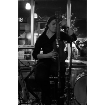 clio em by gloria guns